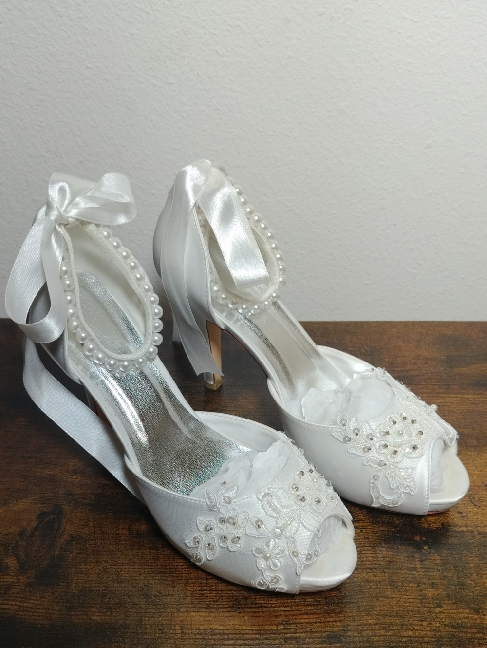 Elegant White Pearl Bridal Peep-Toe Heels - Picture 2 of 6